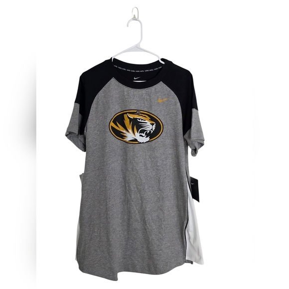 Nike Women's Gray and Black Graphic Tee - Picture 1 of 3